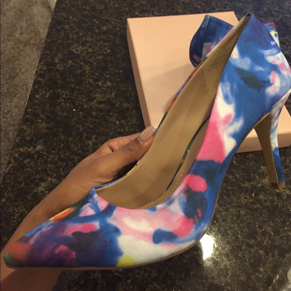 Bcbg pump